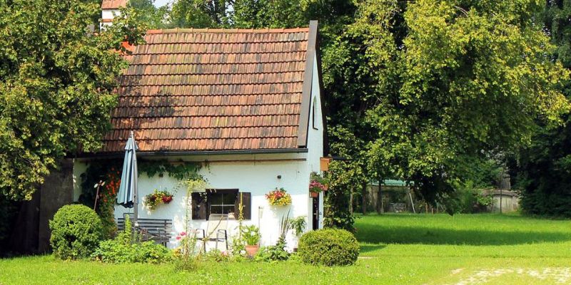Jak urządzić domek na działce? Aranżacja wnętrza domku letniskowego