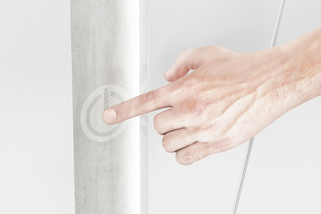 Elegancka komoda z trzema szufladami i podświetleniem z systemu Lumens